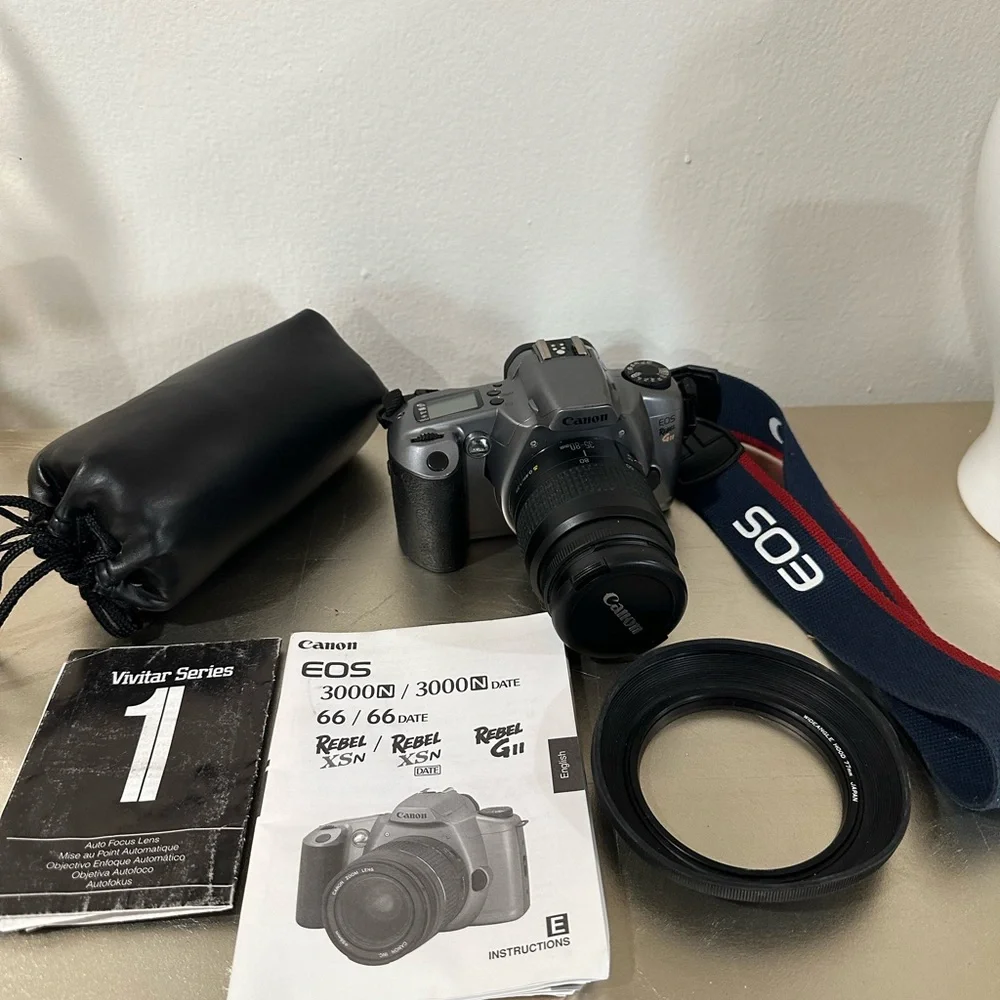 Vintage,Canon EOS Rebel GII 35mm SLR Camera in Silver